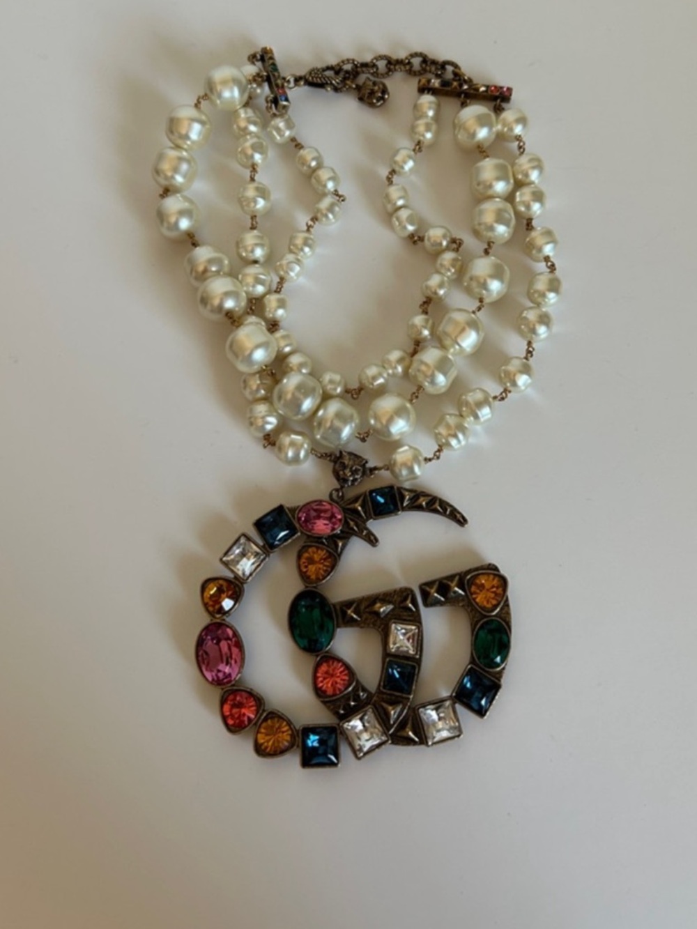 Gucci Pearl Necklace with Multicolor Crystal Double-G Logo Pendant - Picture 5 of 5